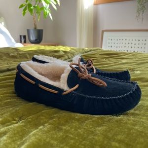 ugg black moccasin slippers size 6